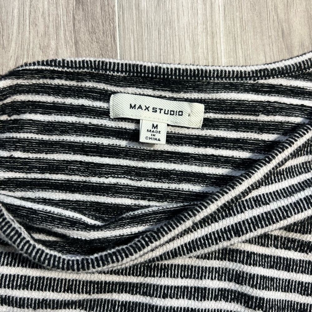 Max Studio Black and White knit Blouse - Picture 6 of 7